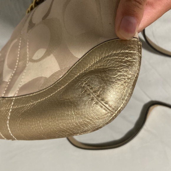 Coach signature gold chain crossbody/shoulder bag - Picture 5 of 9